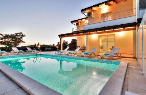 Exklusive 4-Sterne-Villa Mare - WLAN - Pool - Grill - Foto 9