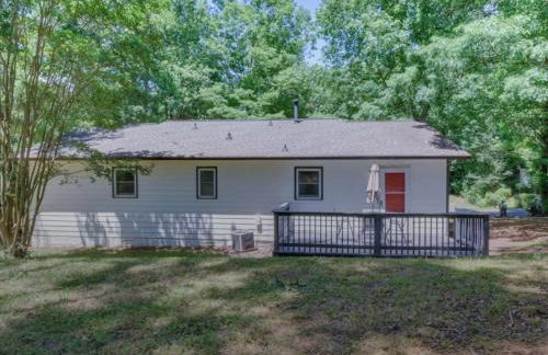 Athens home with Deck Near Sanford Stadium - Photo 9