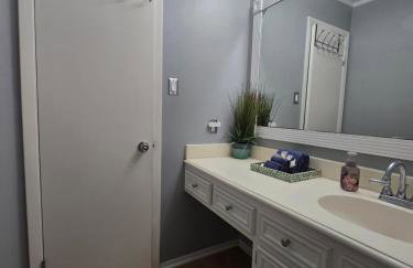 HoustonGem Private Pool & Hot Tub 20 Min to DT - Foto 31