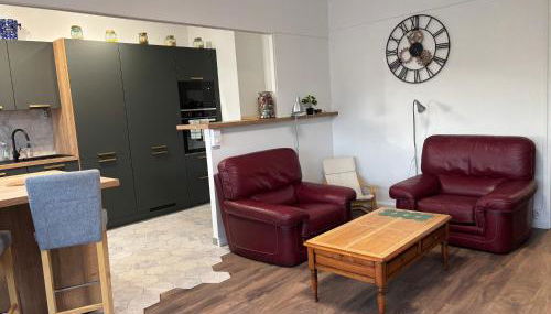 BedinReims elegant green bottle quiet and close to center free parking and wifi free ideal 5 à 9 Adultes - Foto 5