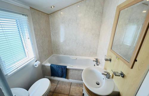 2 Bedroom Lodge TH35, Nodes Point, St Helens, Isle of Wight - Photo 5