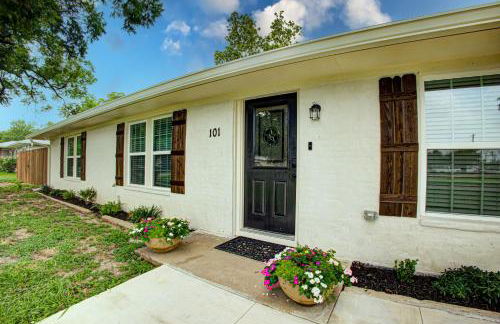 Casablanca Waco 5 mins from Baylor and Magnolia with Hot Tub,Firepit, Pet Friendly - Foto 8