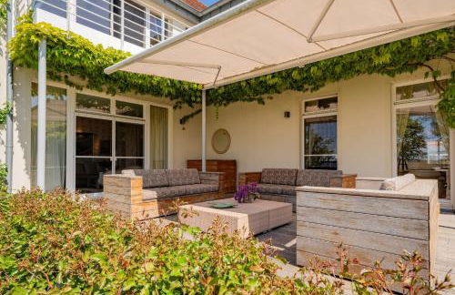 Ferienhaus Peeneblick - exklusives Traumhaus in Direktlage am Wasser mit Bootssteg und Aussensauna - Foto 10