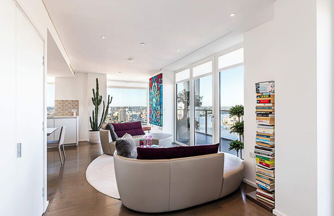 Luxurious 3-bed Sky-high Battersea Gem - Foto 18