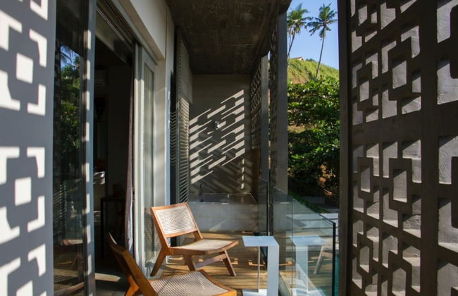 Modern Beach Villa With Roof Garden - Photo 7