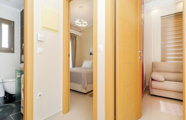 Luxurious 4-bedroom Villa With Private Pool in Kassandra, Halkidiki - Photo 2