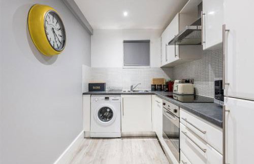 Liverpool City Centre with Free Parking - Sleeps 6! - Photo 23