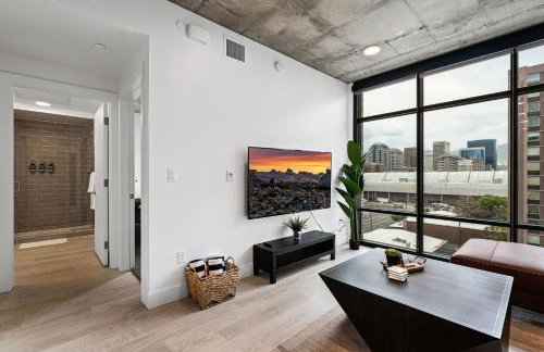 Exceptional 1BD BA-PoolHotTubGymParking- Downtown! - Foto 11