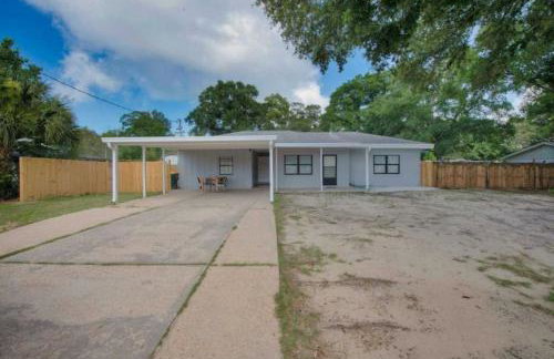 Spacious Home Minutes to the Beach - Foto 27