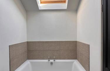 Little Tretheene - Photo 12