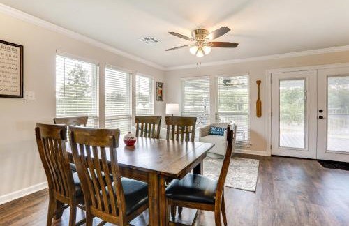 Riverfront Family Retreat w/ Yard in Saint Amant - Foto 7