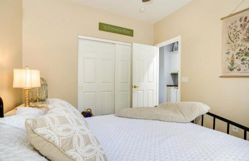 4 Mi to Surprise Stadium! Sunny V Home with Patio - Foto 18