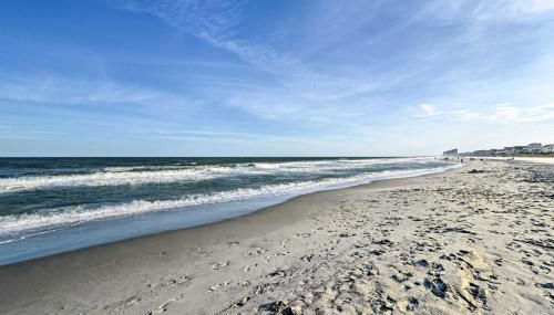 Walk to Surfside Beach Studio with Covered Balcony - Foto 2