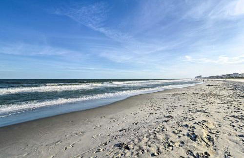 Walk to Surfside Beach Studio with Covered Balcony - Foto 2