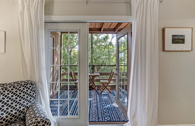 Secluded Condo with Peaceful Wooded Views and Easy Access to the Beach by RedAwning - Foto 31