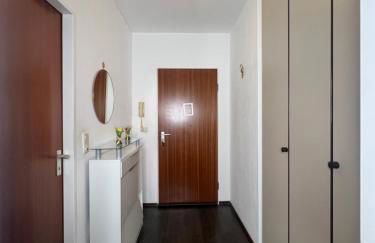 Modern Apartment with Balcony & Parking - Foto 8