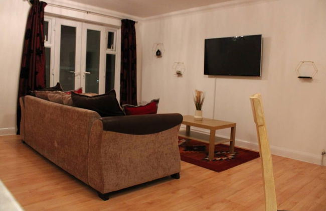 Apartment - Sleeps 2 - Parking - Station Close - Photo 6