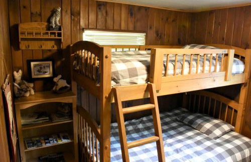 Your Perfect Getaway: Mountain Cabin Retreat with Hot Tub and Fireplace in Lisbon, NH - Foto 12