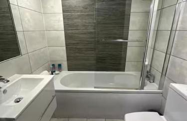 1BR Hideaway Near NEC & Resorts World - Ideal for Travelers - Foto 28