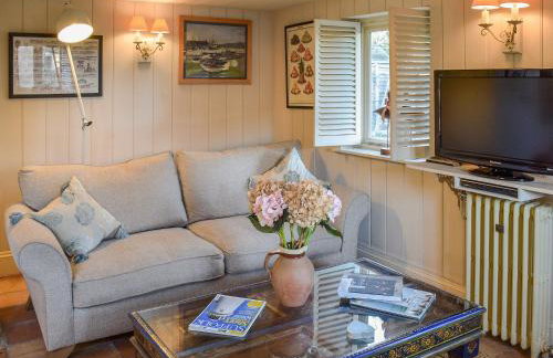 Swallows Nest - Photo 3