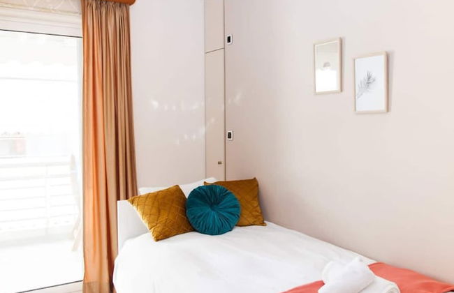 Elegant & Spacious Apt. with Sea View - Photo 8