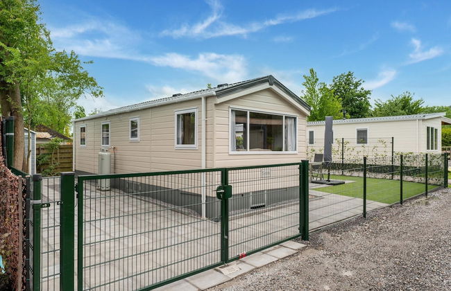 Relaxing Holiday Chalet by the Water in Grou - Foto 35