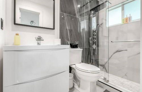 Amazing Home w Heated Pool 8 mins to the Beach - Foto 78