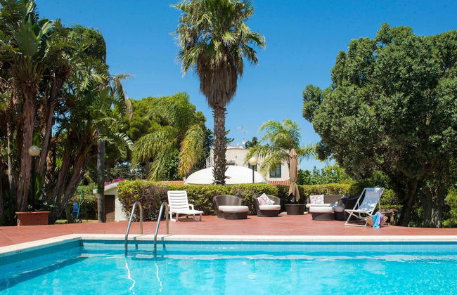 Una Scogliera sul Mare con Piscina by Wonderful Italy - Photo 14