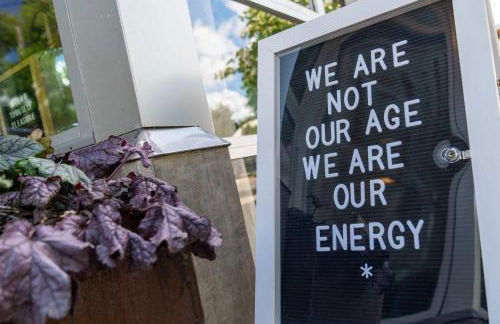 Stay Portland - The Tiny Oasis Steps to Local Coffee & Restaurants - Photo 18