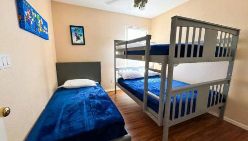 Spacious 4BR Fam Retreat King Bed WIFI And Parking - Foto 5