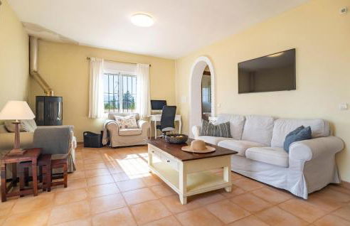 3 Bedroom Stunning Home In Coin - Photo 20