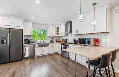 Charming Encino Retreat with Pool - Foto 19