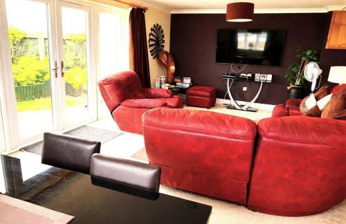 New Farm Cottage, hot tub, 3 bed, sleeps 6, private garden, entire home - Photo 1