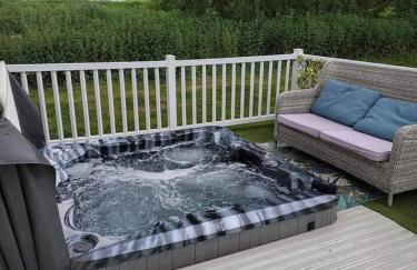 Caravan with hot tub at Tattershall lakes - Foto 37