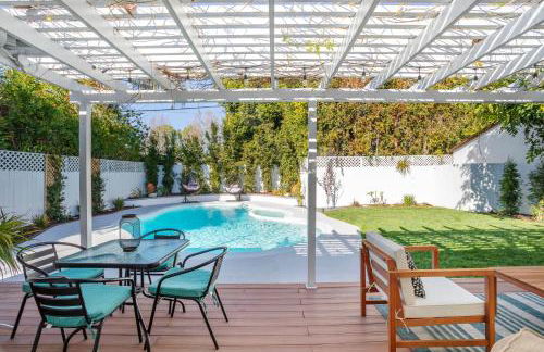 Enchanting Sherman Oaks Home With Pool permit #HSR two five zero zero 3222 - Foto 25