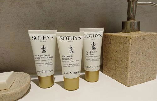 Comfortable and bright renovated 4-room apartment 5' downtown - Photo 8