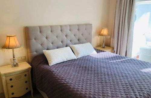 Beachside Luxury 2 bedroom apartment, Puerto Banus - Foto 14