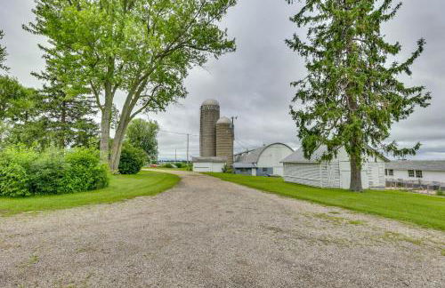 Fire Pits, Views and Yard Luxe Mt Horeb Getaway! - Foto 44