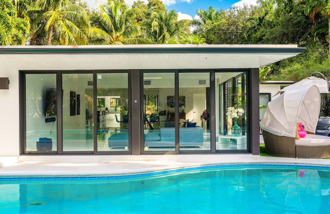 Peaceful 3BD Family House With Pool - Photo 25