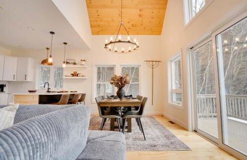 '"Luxury Mountain Getaway'" Sauna, Hot Tub, Massage Chair, Pool Table - Photo 36