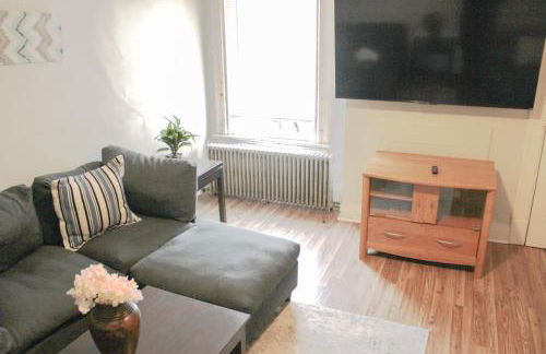 Steps Away From Hospital - 2 Queen Bed - City View - Foto 13