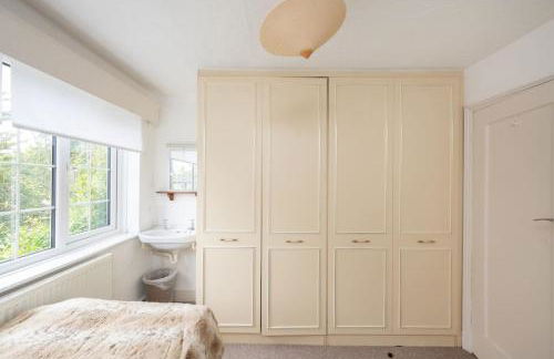 5 Bed Home with Private Parking - 25 Mins To Central London - Foto 34