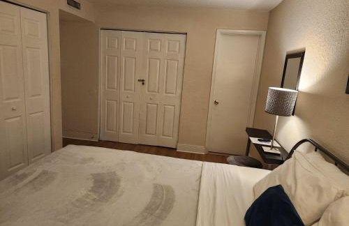 Beautiful 2-Bedroom Condo Near Universal and other Orlando Attractions, King Bed & Wi-Fi - Foto 16