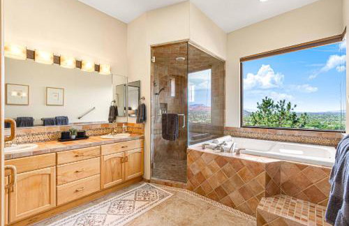 8-Bedrooms with Stunning Views & 75' Lap Pool - Foto 35