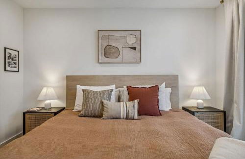 Modern Multi-Level Retreat with Rooftop Hot Tub - Foto 27