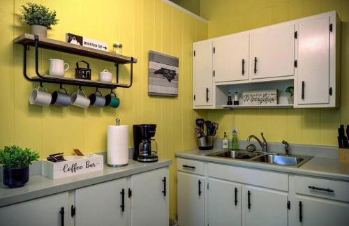 Mountain Home near Blue Ridge Parkway, Central Location! - Foto 7