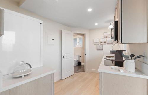 New Modern Studio - Stunning Ocean view - Photo 16