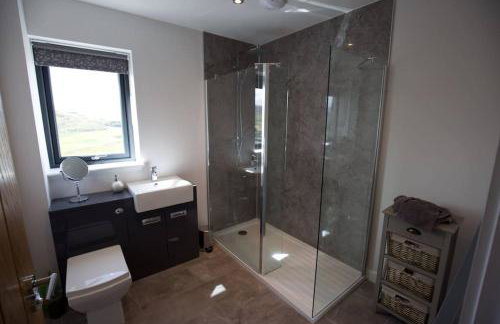 The Byre, Glasphein-Panoramic sea and glen views - Foto 14