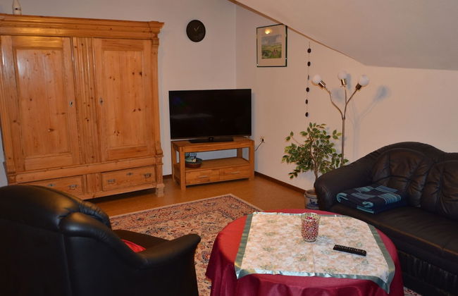 Cozy Apartment in Wilsecker near Forest - Photo 5