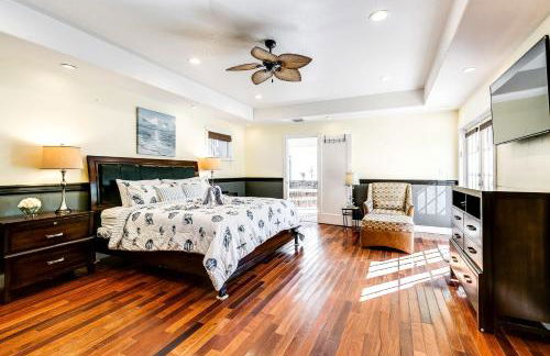 South Florida Spacious Oasis 4BR Retreat with 2 King Beds, Amazing Pool, near Beaches - Photo 17